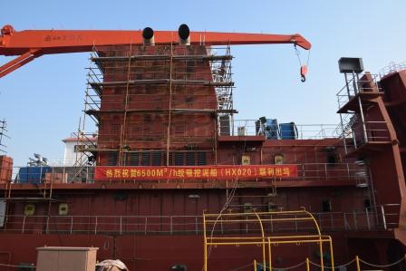 江蘇海新重工熱烈慶祝4艘船舶同日下水、出塢